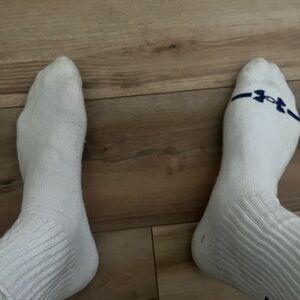 2 pairs of socks under armor men’s large